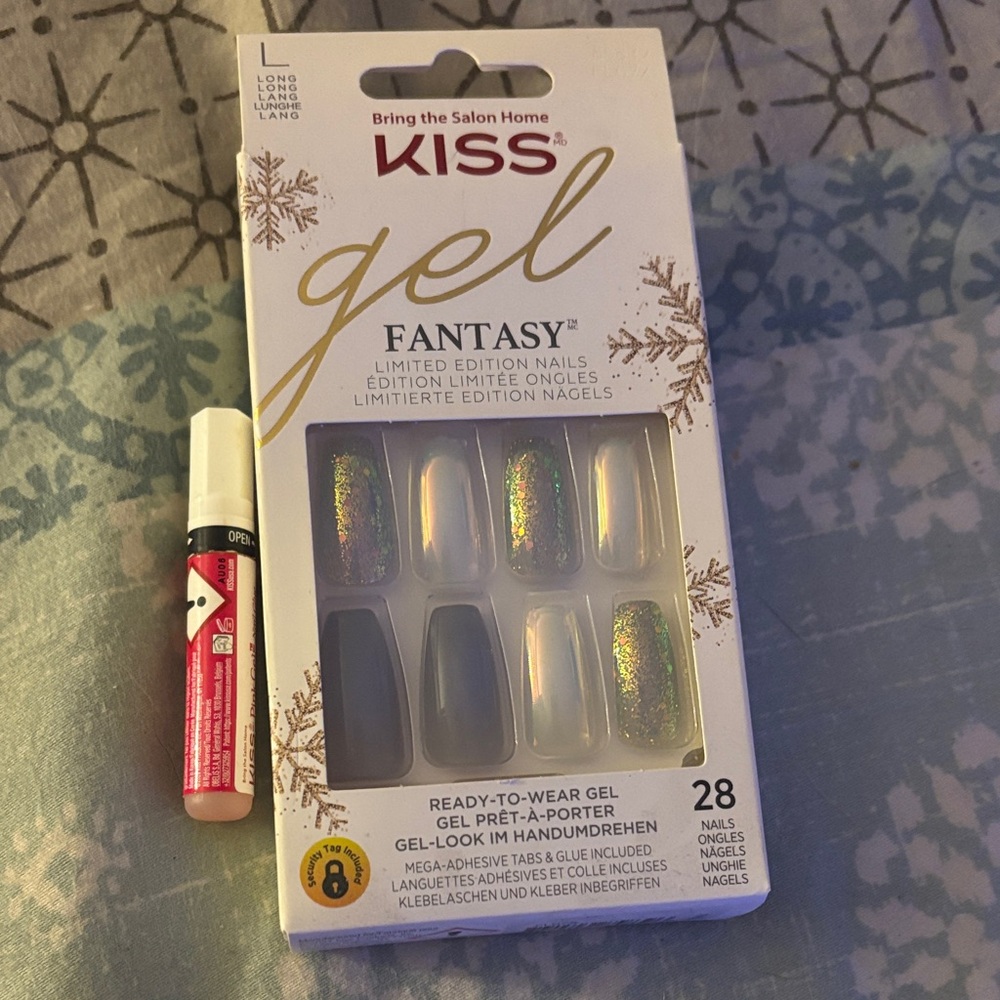 Kiss Gel Fantasy Nails with Black and Silver Glitter